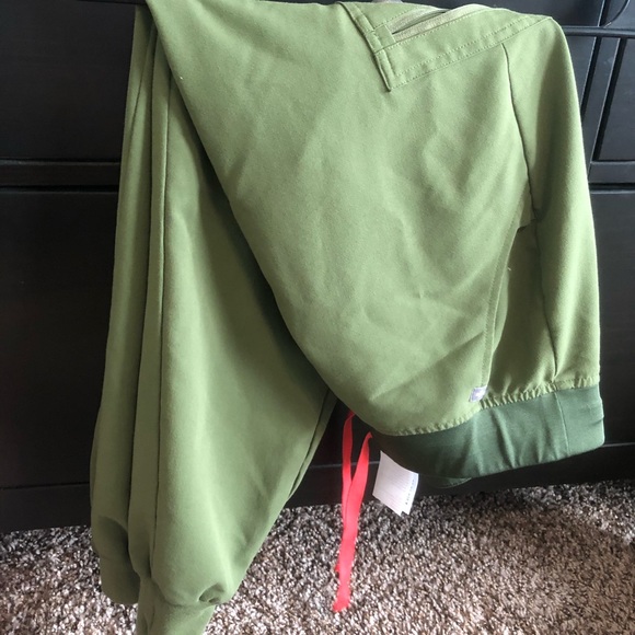 Olive Zamora scrub pants - Picture 2 of 3